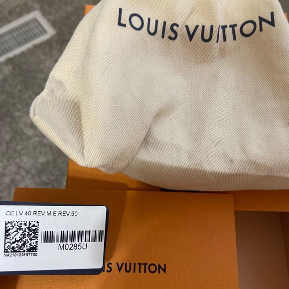 Authentic Louis Vuitton Grey Monogram Belt - Picture 7 of 7